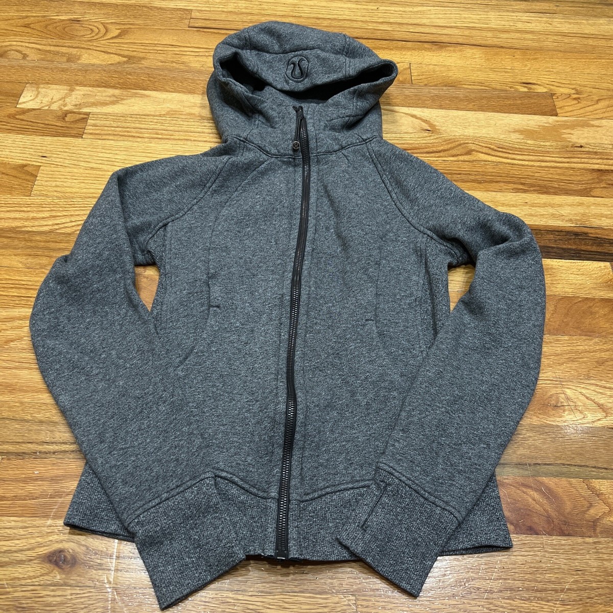 Lululemon Womens size 4 Scuba Hoodie Light Full Zip Gray Lululemon Womens size 4 Scuba Hoodie Light Full Zip Gray