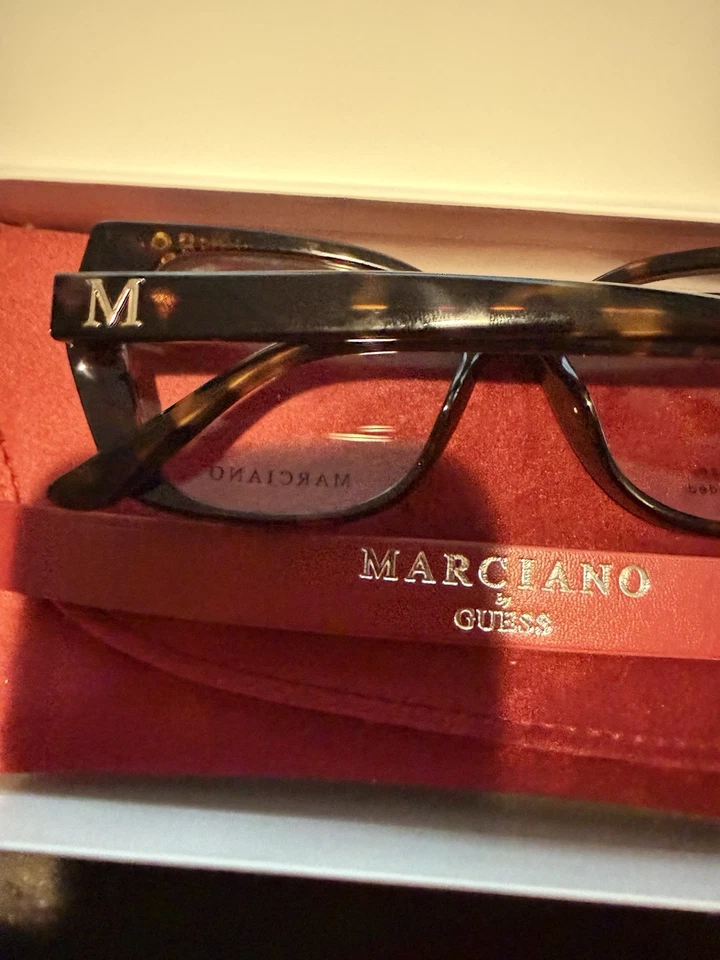 Gafas para mujer Guess By Marciano marco oscuro con forma de ojo de gato Habana GM50001 052 Foto 4 de 4