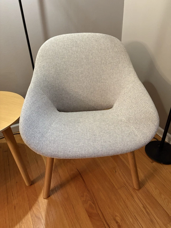 Juego de 2 sillones Artifort Beso con mesa de arce extra Foto 2 de 4