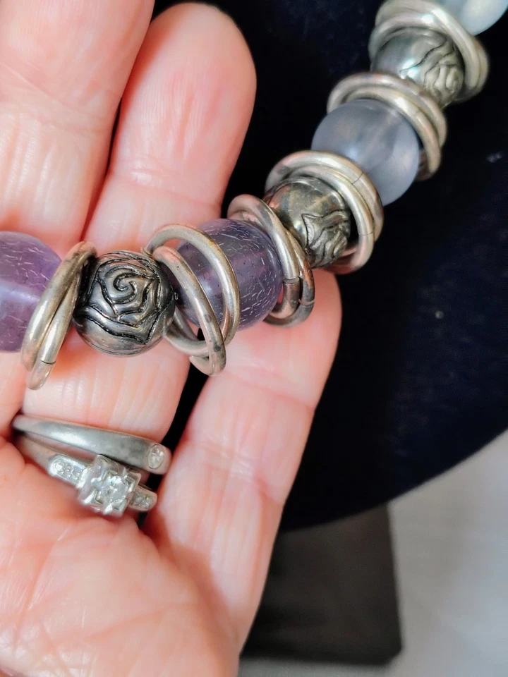 Collar llamativo vintage cuentas de vidrio esmerilado púrpura diseño rosa tono dorado Foto 4 de 4