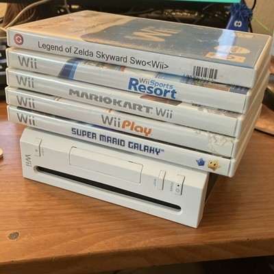 Nintendo Wii Console w/ Games Lot, Controller and Cables included.