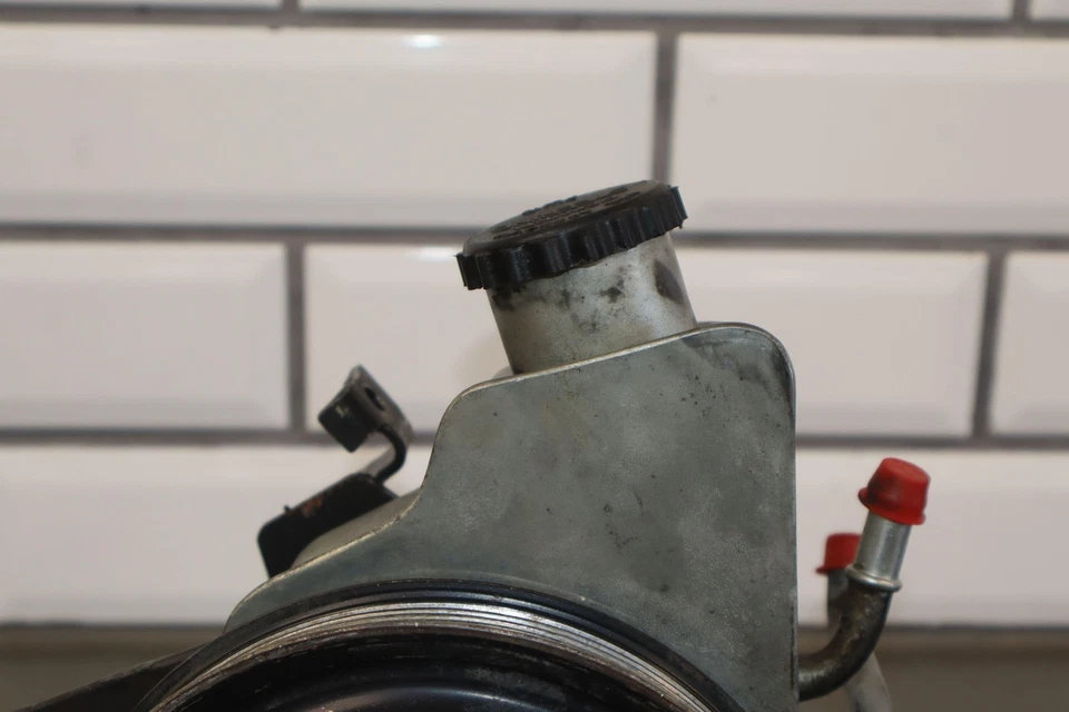 Bomba de direção hidráulica 01-07 Chevy GMC 6.6L Duramax diesel PSC aftermarket - Imagem 2 de 4