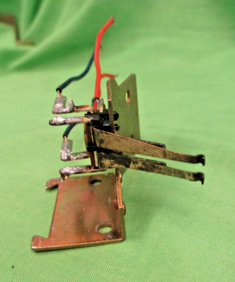 DUAL TURNTABLE  1229 Q  MUTING SWITCH FROM A 1229 Q BUT PROBABLY OK 1229 & 1219 - Image 2 of 3