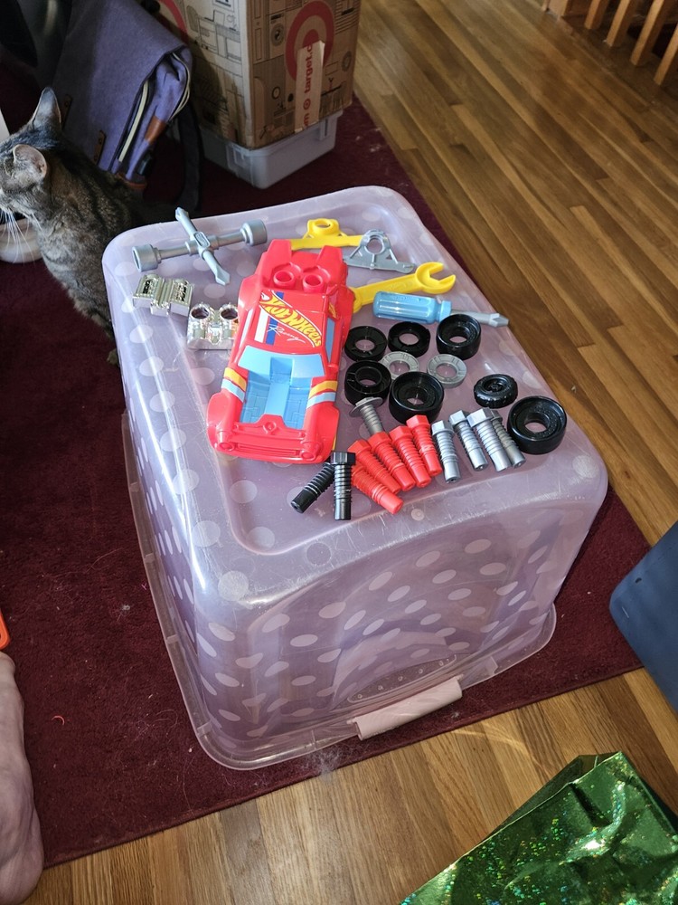 Hot Wheels Ready to Race Car Builder 29 Pc Tool Set Car Builder Kit Ccomplete