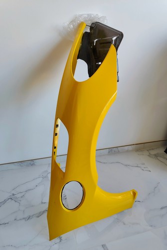 GUARDABARROS DELANTERO ALA DERECHA PORSCHE 718 982 RS GT4 CARBONO FABRICANTE DE EQUIPOS ORIGINALES - Imagen 2 de 8