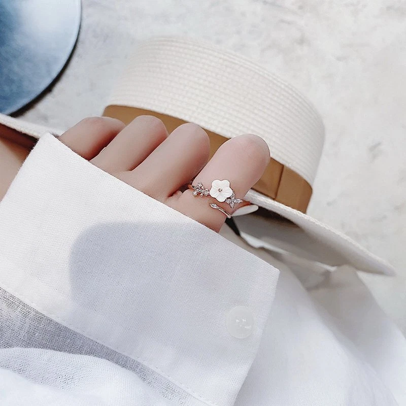 Anillo ajustable de boda para mujer enchapado en oro de 14k concha de circón flor Foto 4 de 4