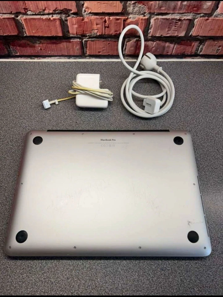 Sehr gut Erhaltener Mack Book Pro 2014 Farbe Silber  - Bild 2 von 2