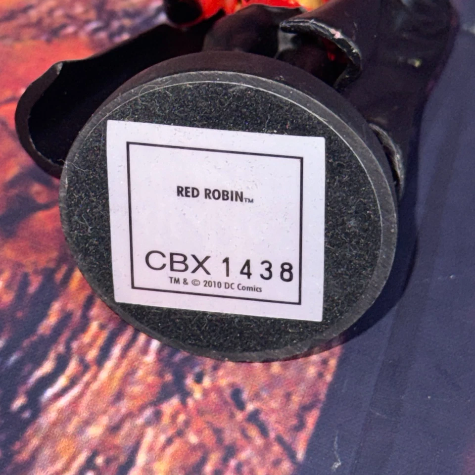 Estatuilla coleccionable Eaglemoss 2010 DC Comics Red Robin Die-Cast Foto 3 de 4
