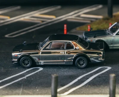 TARMAC WORKS Nissan Skyline HT 2000GT-R Silver Chrome Japan Special Edition