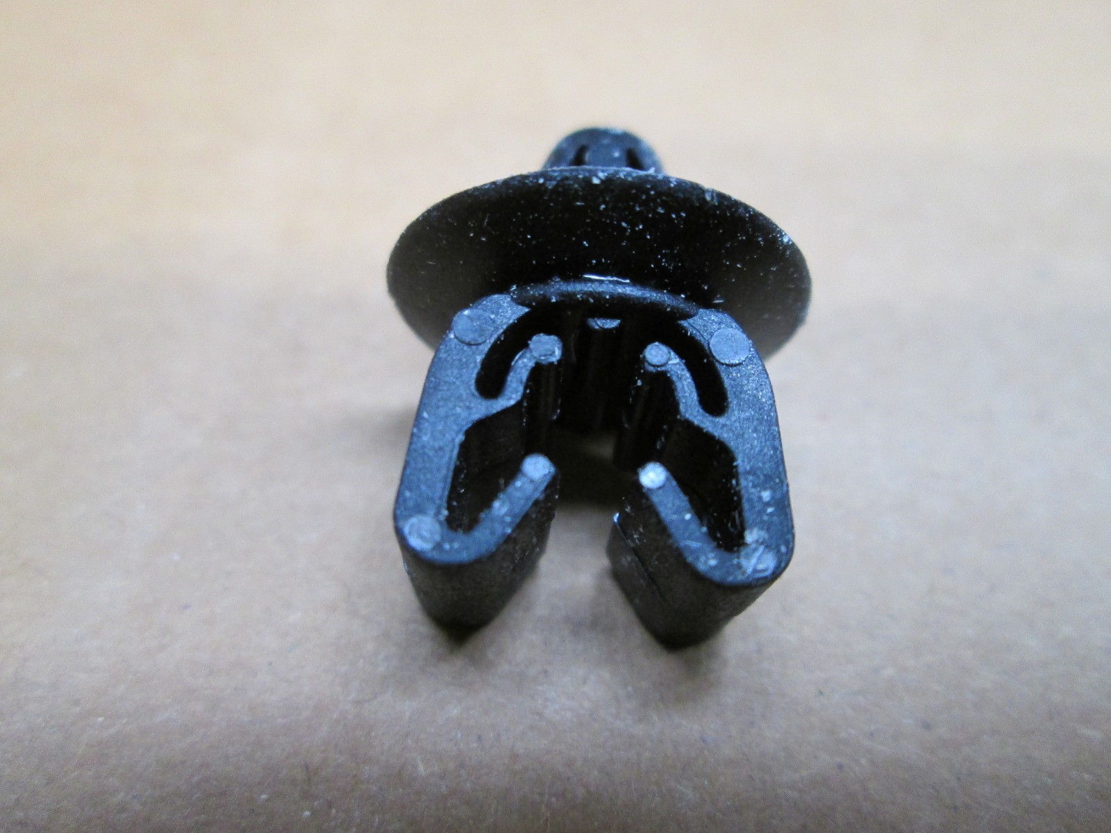 BRAKE PIPE CLIPS BLACK PLASTIC 6 MM JOB LOT X 30 NEW ( T 26 ) eBay