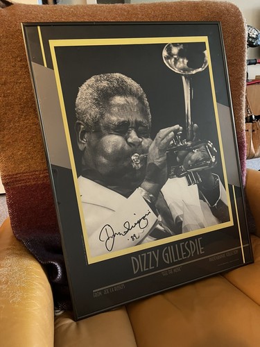 DIZZIE GILLESPIE poster iconico firmato incorniciato scattato dal suo amico, Joe La Russo. - Foto 4 di 4