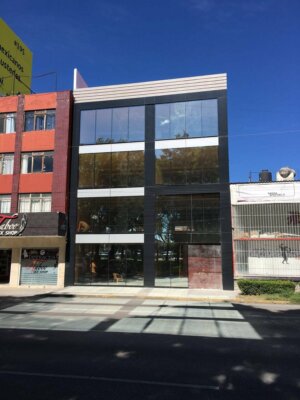 VENTA DE EDIFICIO REMODELADO Y ESTA COMO NUEVO EN ZONA DE PLAZA DORADA PUEBLA AVENIDA PRINCIPAL