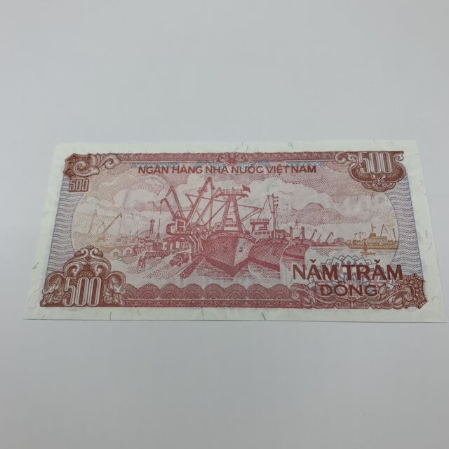 500 Vietnam Dong Collectors Uncirculated Banknote UNC NEW