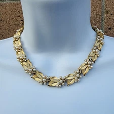 CROWN TRIFARI Rhinestone Faux Pearls Gold Tone Leaves Necklace 1960s *READ*