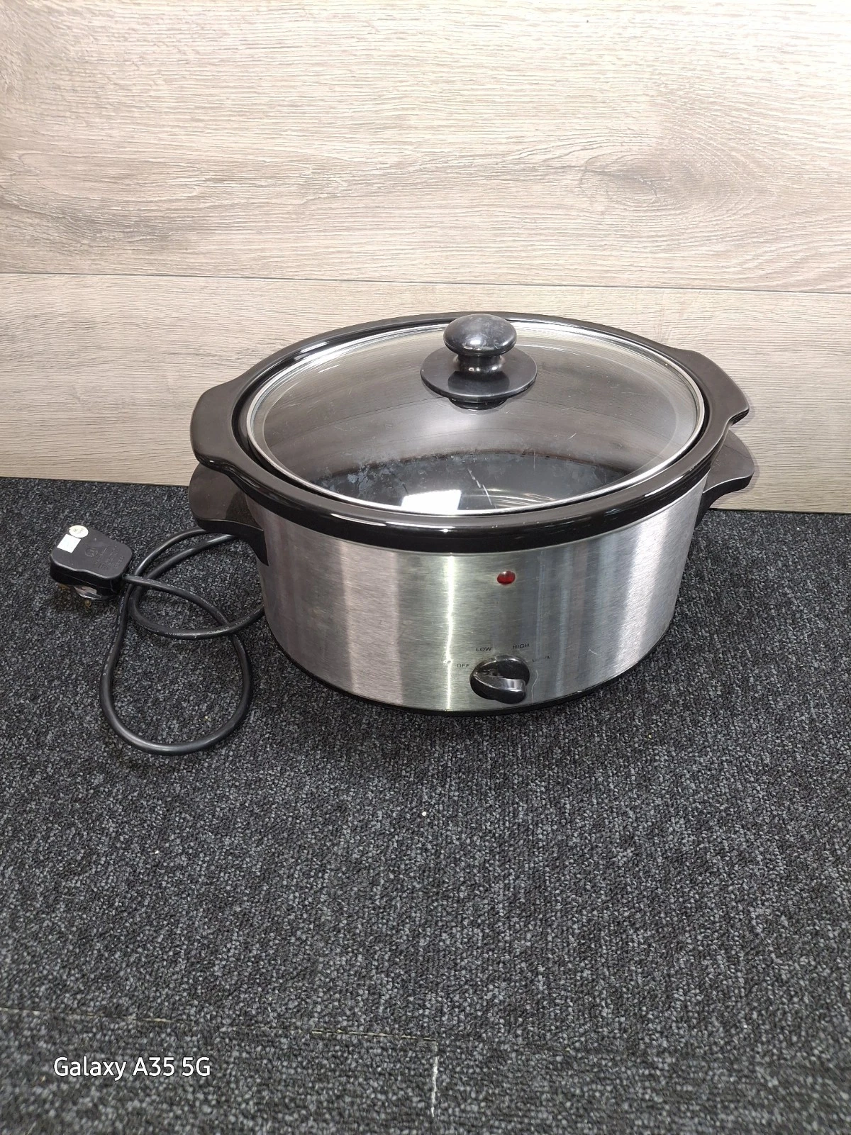 Slow Cooker. In Good Used Condition. 3 Different Settings.