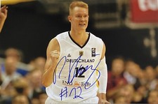 12) Robin Benzing signiert Basketball Gro&szlig;foto Unterschrift Autogramm signed