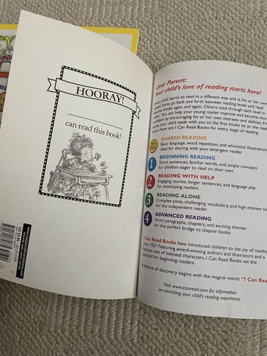 Fancy Nancy Bonjour Butterfly Hardcover + the Delectable Cupcakes Paperback - 第 4/4 張圖片