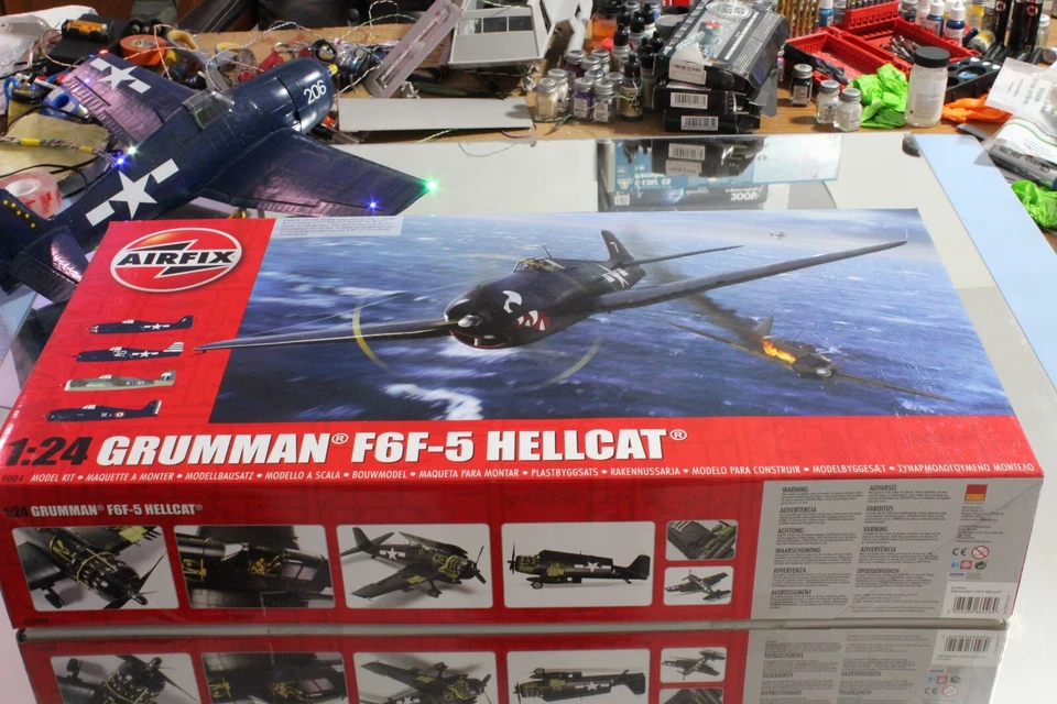 F6F-5 Hellcat 1/24 Airfix A19004 nueva caja sellada con motor eléctrico/batería Foto 3 de 4