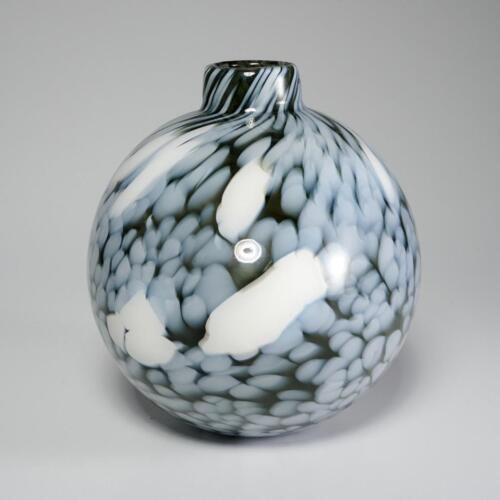 Kosta Boda Ann Wahlstrom Art Glass Nest Egg Vase Black Gray Clouds 8.5"h 10.25"w - Picture 3 of 8