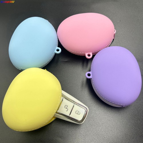 Small Silicone Travel Pouch with Zipper for Cosmetics and Coins - Bild 2 von 12