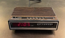 Vintage Spartus AM/FM Alarm Clock Radio Model 0107-61 Tested