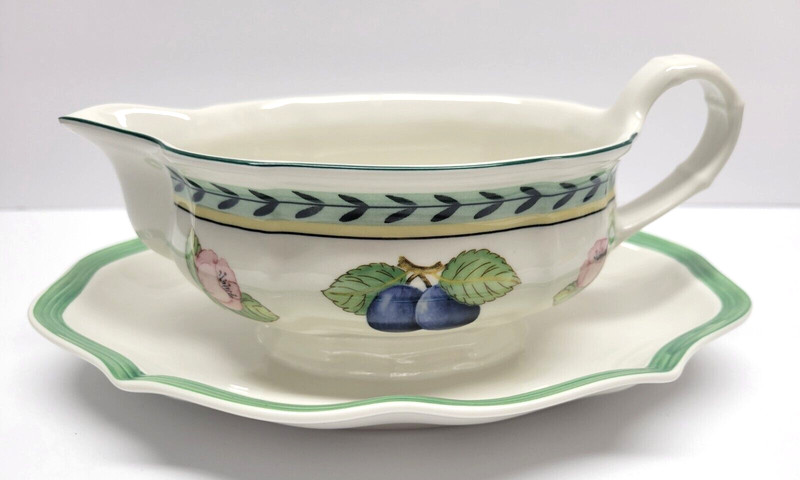 VILLEROY & BOCH FRENCH GARDEN FLEURENCE GRAVY BOAT WITH ATTACHED UNDERPLATE