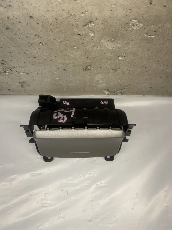 Nissan Sentra 2013-2018 consola central almacenamiento con 12 voltios 120 vatios accesorio Foto 3 de 4