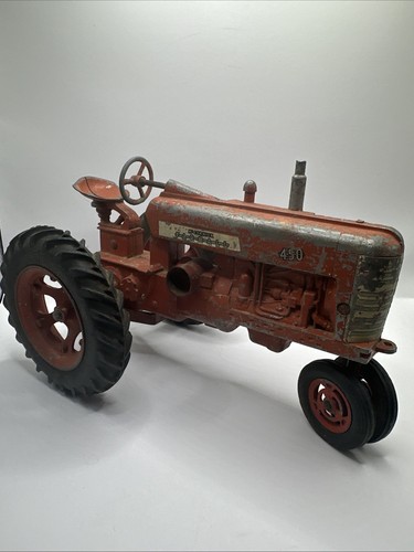 1/16 McCormick Farmall 450 w/Metal Rims with IHC 2 Point Quick Hitch