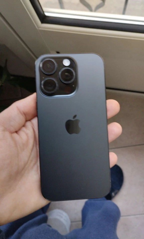 Apple iPhone 16 Pro · 128GB, foto 1 di 5
