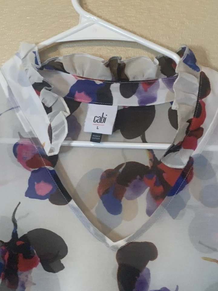 Blusa CAbi Orquídea Estilo 4426 Transparente Floral Volantes Cuello Manga Globo Talla L Foto 3 de 4