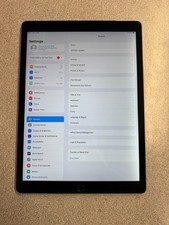 iPad Pro 12.9 (1a generazione, 2015) Wi-Fi + Cellulare 128GB Grigio Siderale