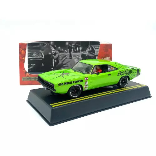 Pioneer P144 Hemi Charger 1968 pour circuit de slot racing, muscle car Black Widow verte