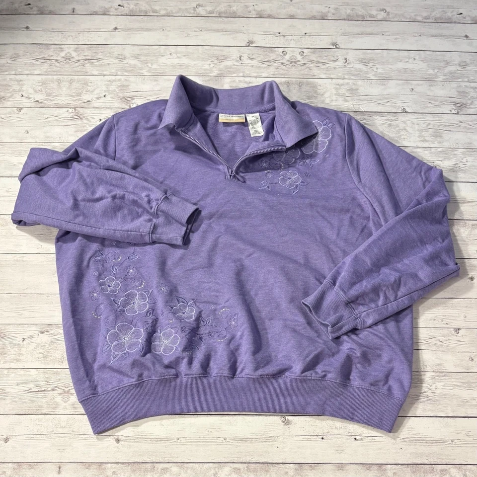 Moletom feminino Alfred Dunner roxo floral quarto de zíper 2X bordado casual - Imagem 3 de 4