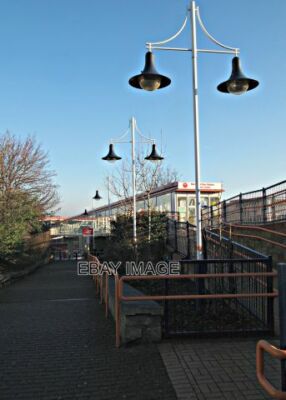 FOTOSTATIONSUMGEBUNG MANSFIELD NOTTS. DER EINGANG IN EINE GESCHLOSSENE ERHÖHTE WA