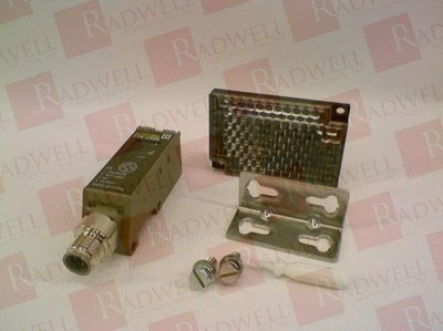 OMRON E3S-CR11-M1J 0.3M / E3SCR11M1J03M (USED)