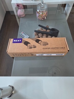 Anzeige12V HPWR NZXT Grafikkartenadapter für Nvdia RTX Karten (Neu)