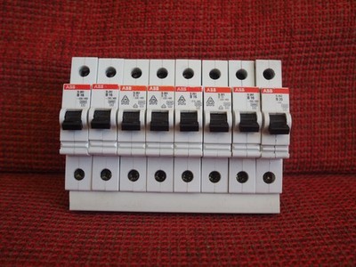 8 ABB-Sicherungsautomaten LS (7x B16 und 1x B20) mit passender Kammschiene