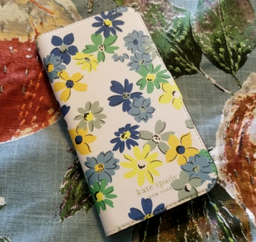 KATE SPADE NEW YORK PHONE CASE FLORAL DESIGN, WHITE, YELLOW BLUE GREEN - Picture 1 of 11