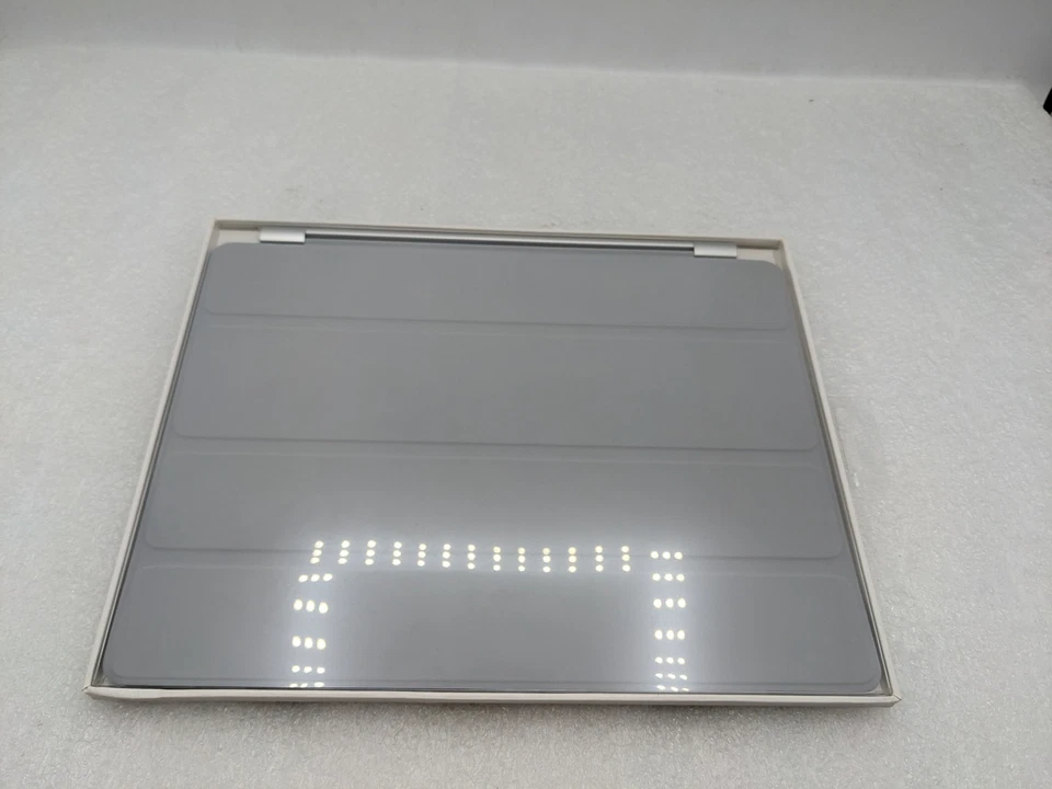 Apple iPad Smart Cover | Works w/ iPad 2 or Later | GRAY | MC939LL/A | 5T1244045 - Image 4 of 4