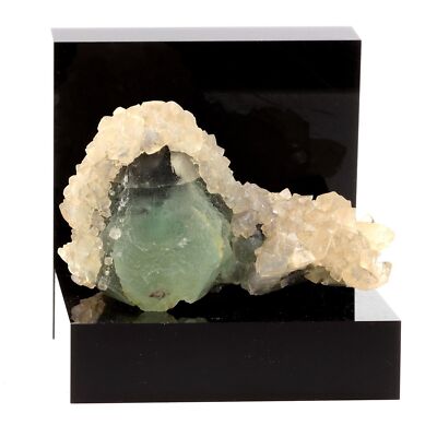 Steine und Mineralien. Fluorit + Calcit. 1130,0 ct. Weishan Co., Provinz Yunnan