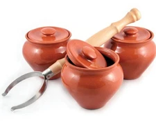 3 Baking Stewing Stoneware Ramekin Clay Cooking Pots w/Lids & Oven Fork