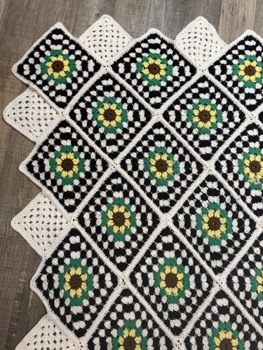 SELTEN Vintage Granny Square schwarz weiß SONNENBLUMEN gehäkelte afghanische Decke 53” x 85” - Bild 2 von 12
