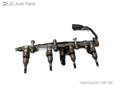 Fuel Injectors Set With Rail For 12-15 Chevrolet Captiva Sport  2.4 12608366 Gas