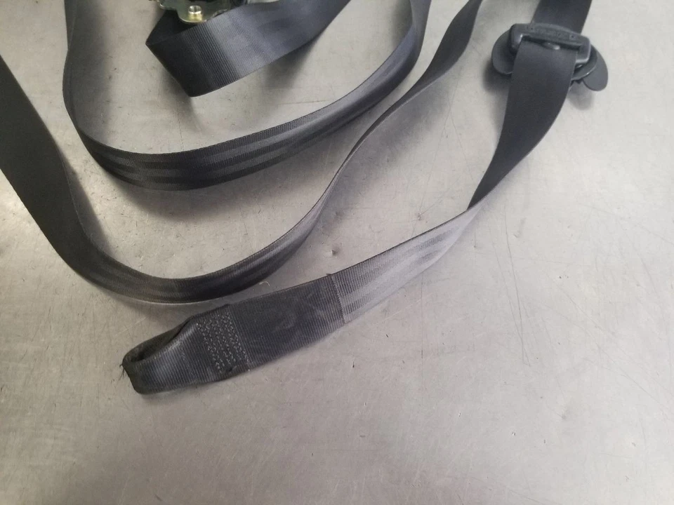 08 2008 VOLKSWAGEN VW R32 FRONT BUCKET SEAT BELT RETRACTOR BLACK LEFT DRIVER Foto 4 de 4