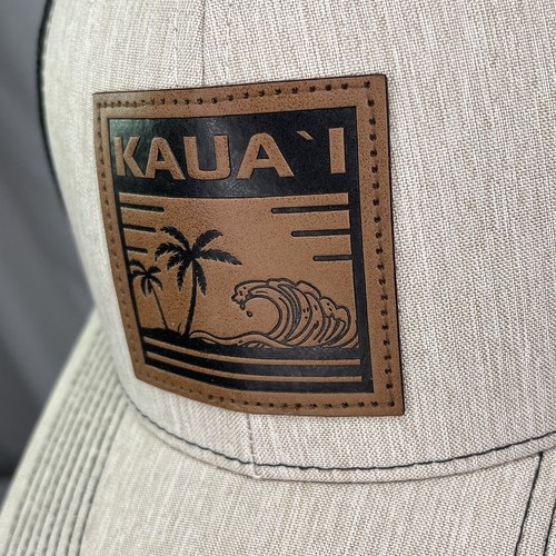 Gorra trasera con correa Kaua'I beige delantera negra malla cuero como parche - Imagen 2 de 11