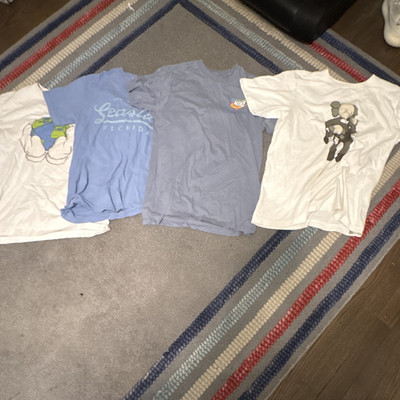 4 tee shirt pack all men s small all authentic (you get all 4)