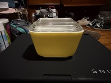 Pyrex 1 1/2 cup with lid yellow made in USA