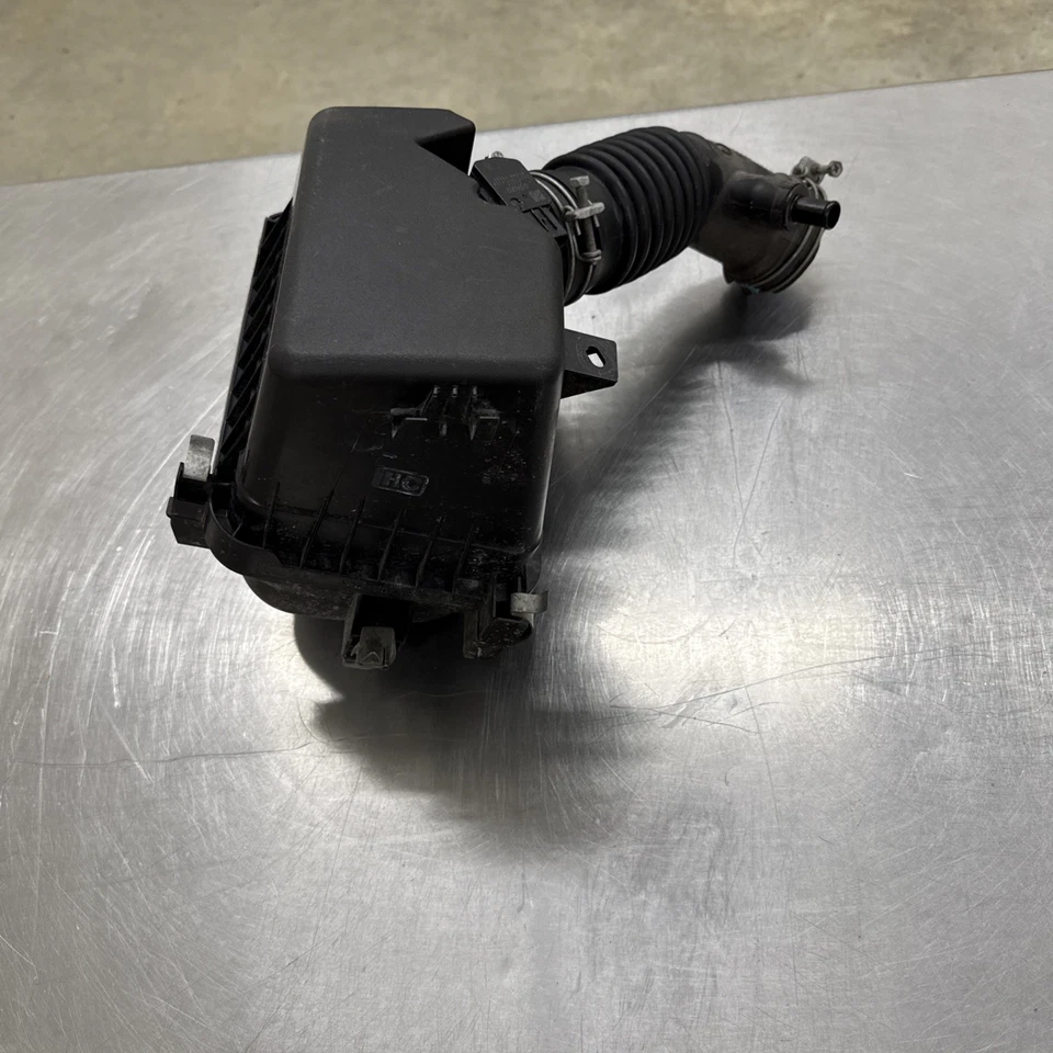 Caja de filtro de filtro de aire OEM Toyota 17701-0T040 Corolla 2014-2019 Foto 2 de 4