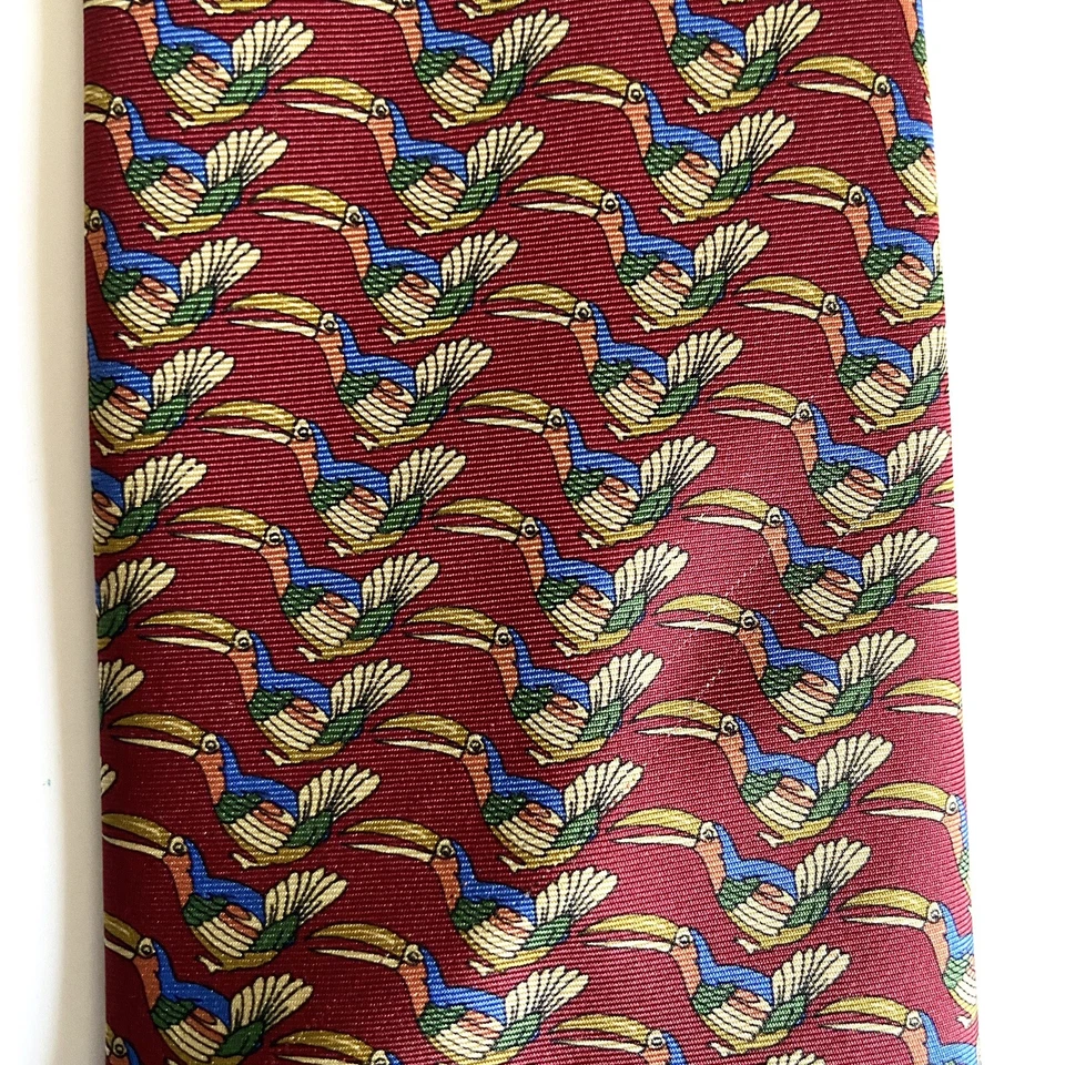 Corbata de cuello de seda con estampado de pájaros tucán Burberry England vintage vino rojo verde azul Foto 2 de 4
