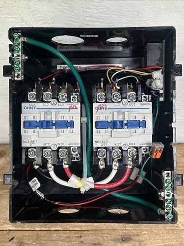 Southwire 40101-001 50A 120V/240V Reverse Polarity Transfer Switch - Foto 2 di 5